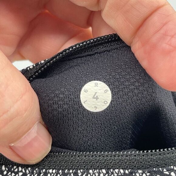 Lululemon Black White Zip Pocket Pace Rival High Rise Crop Leggings Size 4 - Picture 7 of 7